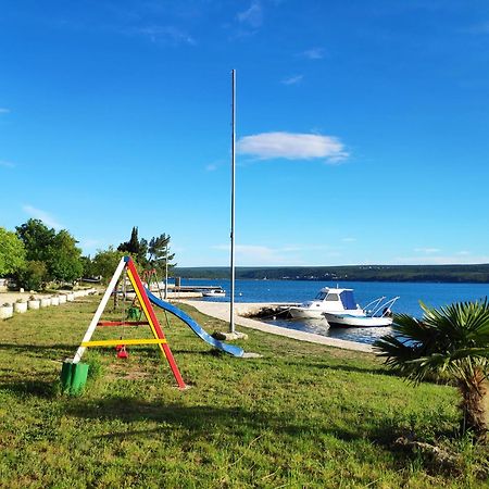 Villa Punta Blava - Beach Front, Ideal For Family Vacation With Kids, Large Terraces With Sea View, Internet, Netflix, No Pets Allowed Obrovac Extérieur photo