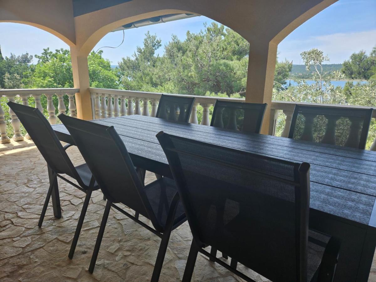 Villa Punta Blava - Beach Front, Ideal For Family Vacation With Kids, Large Terraces With Sea View, Internet, Netflix, No Pets Allowed Obrovac Extérieur photo
