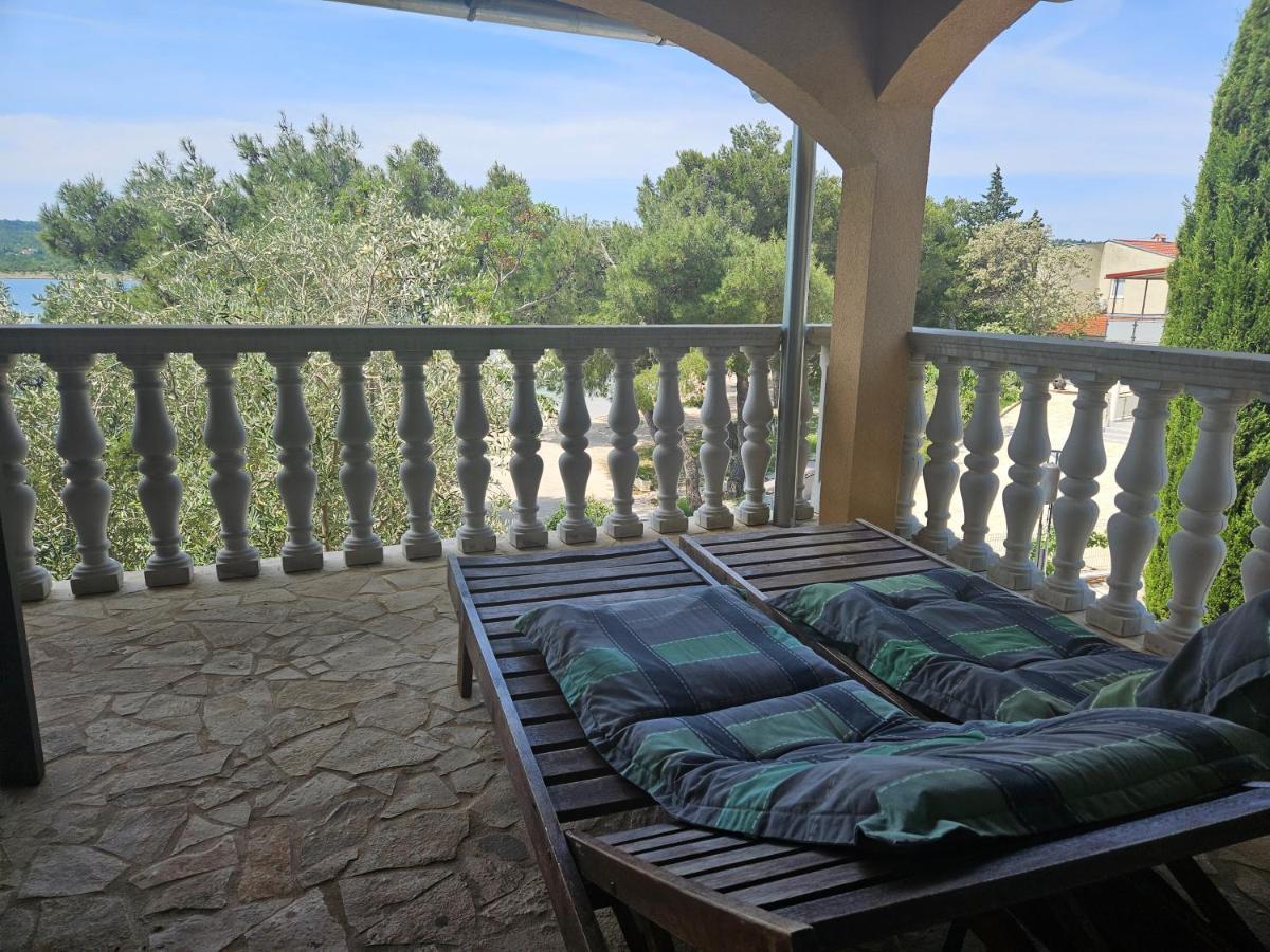Villa Punta Blava - Beach Front, Ideal For Family Vacation With Kids, Large Terraces With Sea View, Internet, Netflix, No Pets Allowed Obrovac Extérieur photo