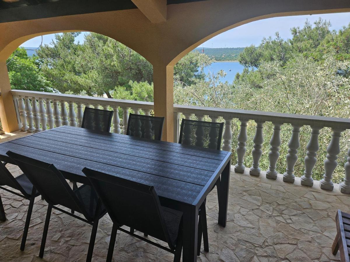 Villa Punta Blava - Beach Front, Ideal For Family Vacation With Kids, Large Terraces With Sea View, Internet, Netflix, No Pets Allowed Obrovac Extérieur photo