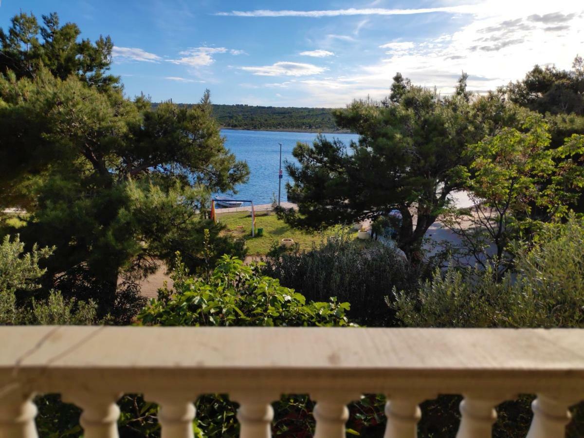 Villa Punta Blava - Beach Front, Ideal For Family Vacation With Kids, Large Terraces With Sea View, Internet, Netflix, No Pets Allowed Obrovac Extérieur photo
