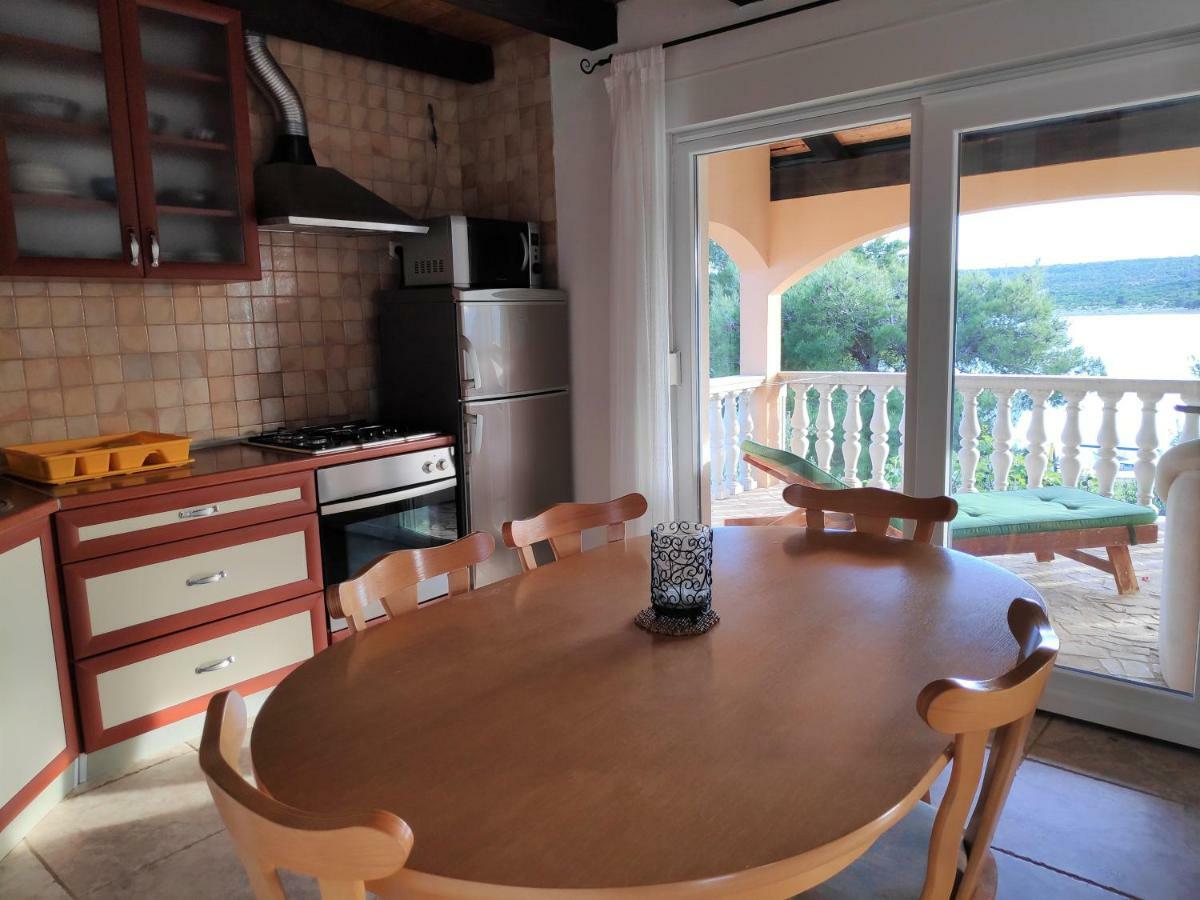 Villa Punta Blava - Beach Front, Ideal For Family Vacation With Kids, Large Terraces With Sea View, Internet, Netflix, No Pets Allowed Obrovac Extérieur photo