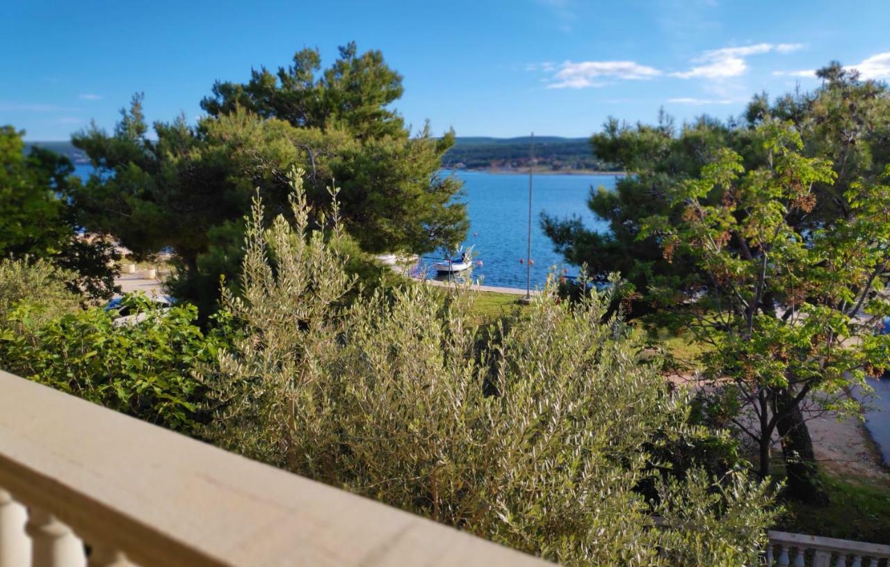 Villa Punta Blava - Beach Front, Ideal For Family Vacation With Kids, Large Terraces With Sea View, Internet, Netflix, No Pets Allowed Obrovac Extérieur photo