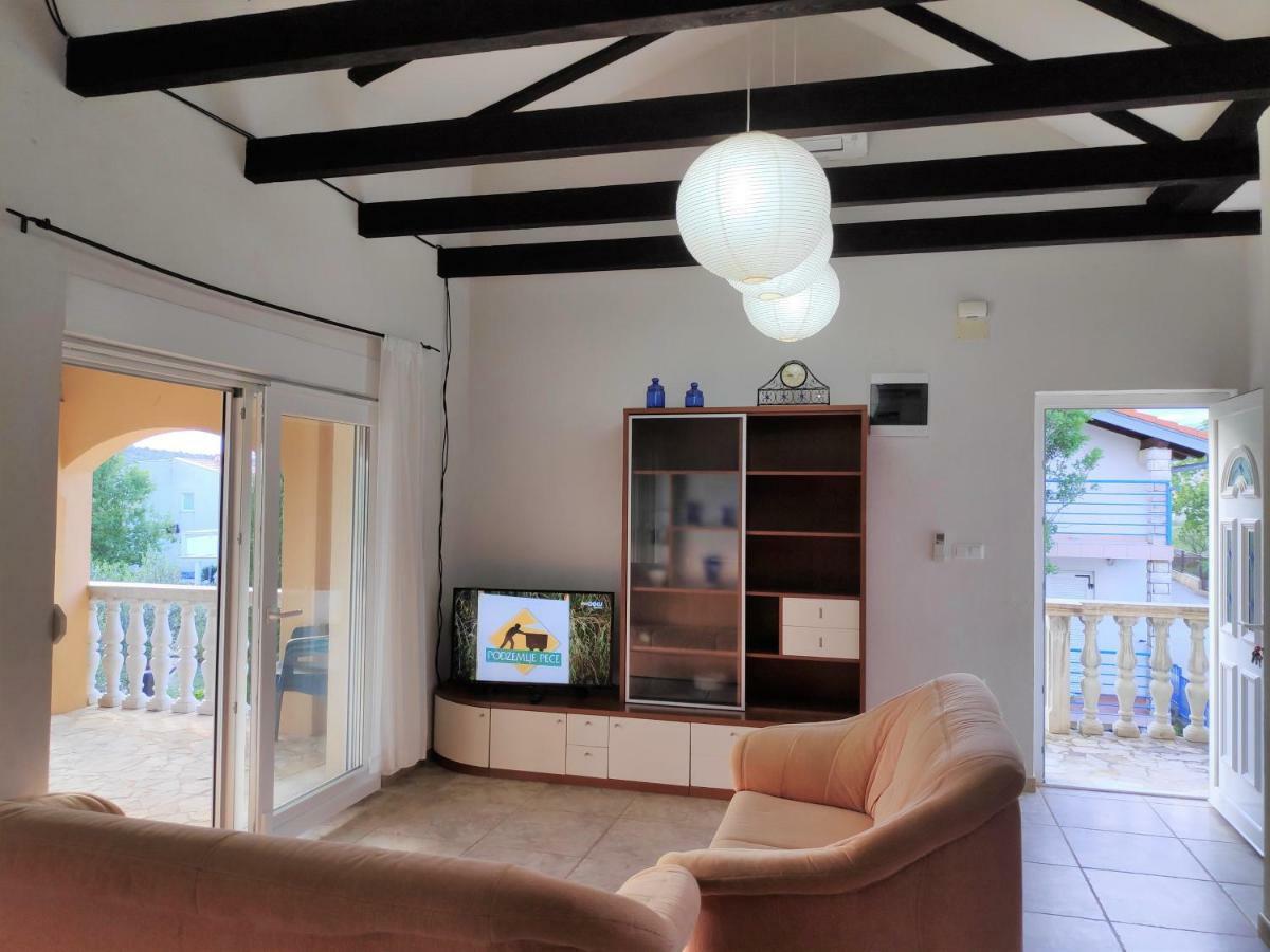 Villa Punta Blava - Beach Front, Ideal For Family Vacation With Kids, Large Terraces With Sea View, Internet, Netflix, No Pets Allowed Obrovac Extérieur photo