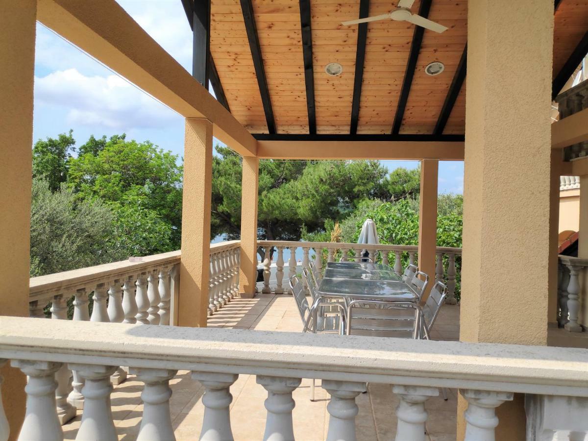 Villa Punta Blava - Beach Front, Ideal For Family Vacation With Kids, Large Terraces With Sea View, Internet, Netflix, No Pets Allowed Obrovac Extérieur photo