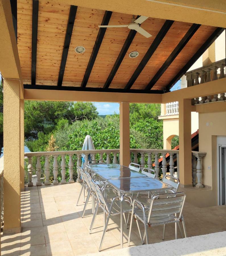 Villa Punta Blava - Beach Front, Ideal For Family Vacation With Kids, Large Terraces With Sea View, Internet, Netflix, No Pets Allowed Obrovac Extérieur photo