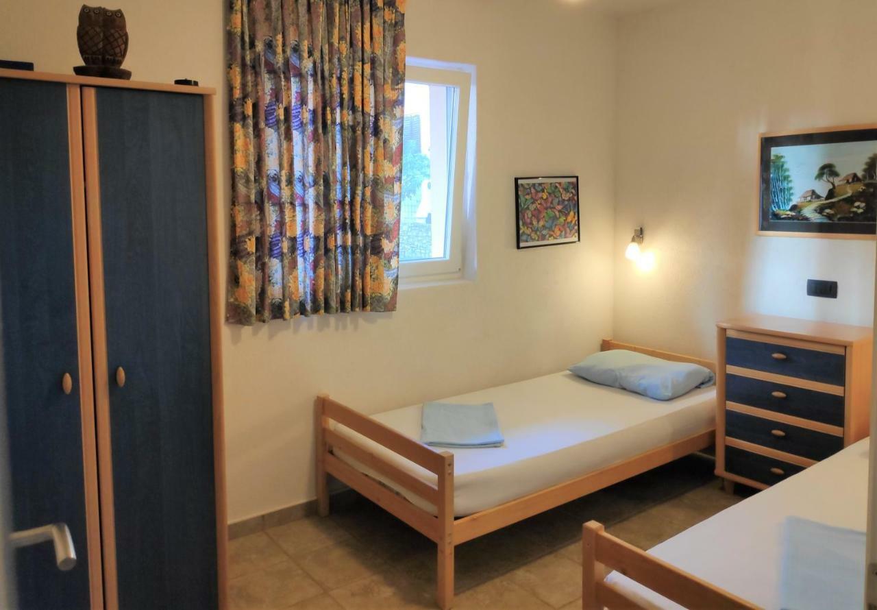 Villa Punta Blava - Beach Front, Ideal For Family Vacation With Kids, Large Terraces With Sea View, Internet, Netflix, No Pets Allowed Obrovac Extérieur photo