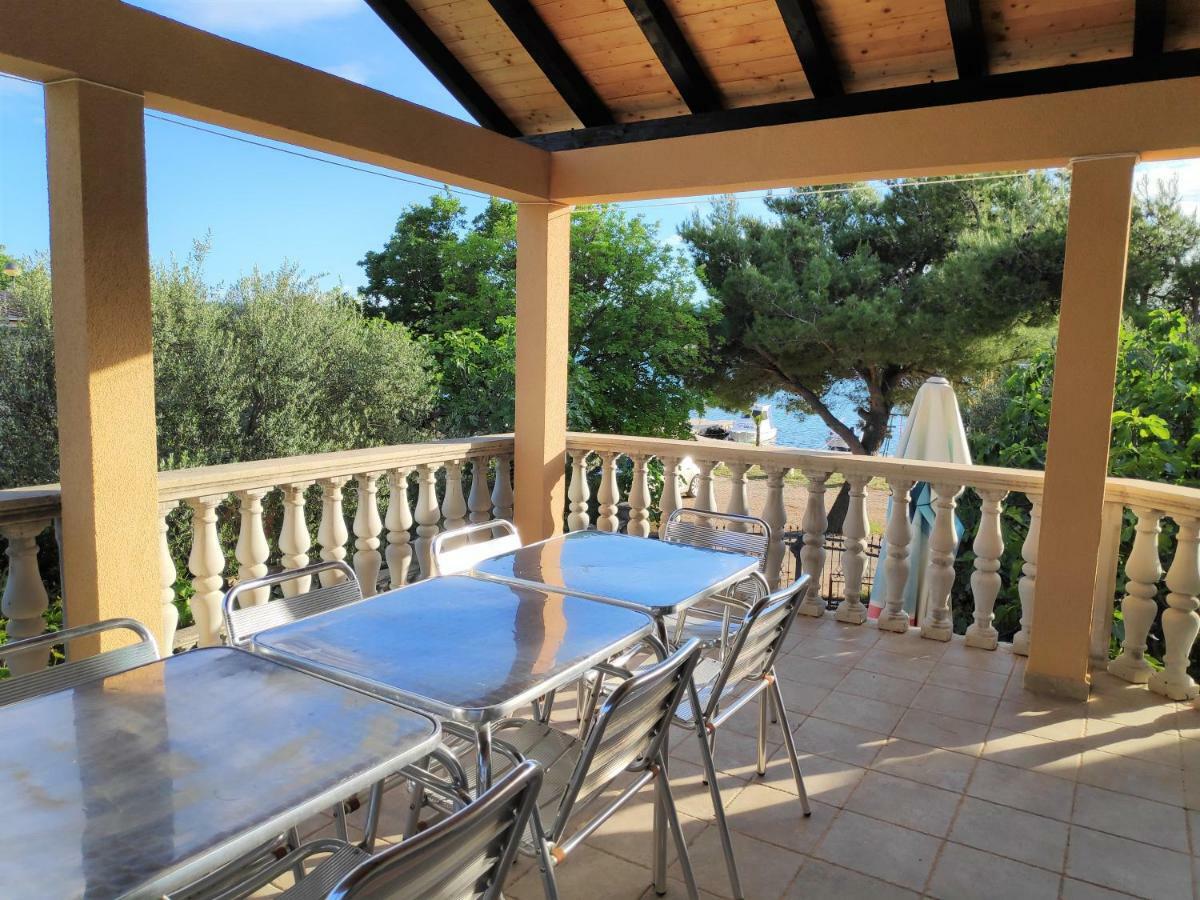 Villa Punta Blava - Beach Front, Ideal For Family Vacation With Kids, Large Terraces With Sea View, Internet, Netflix, No Pets Allowed Obrovac Extérieur photo