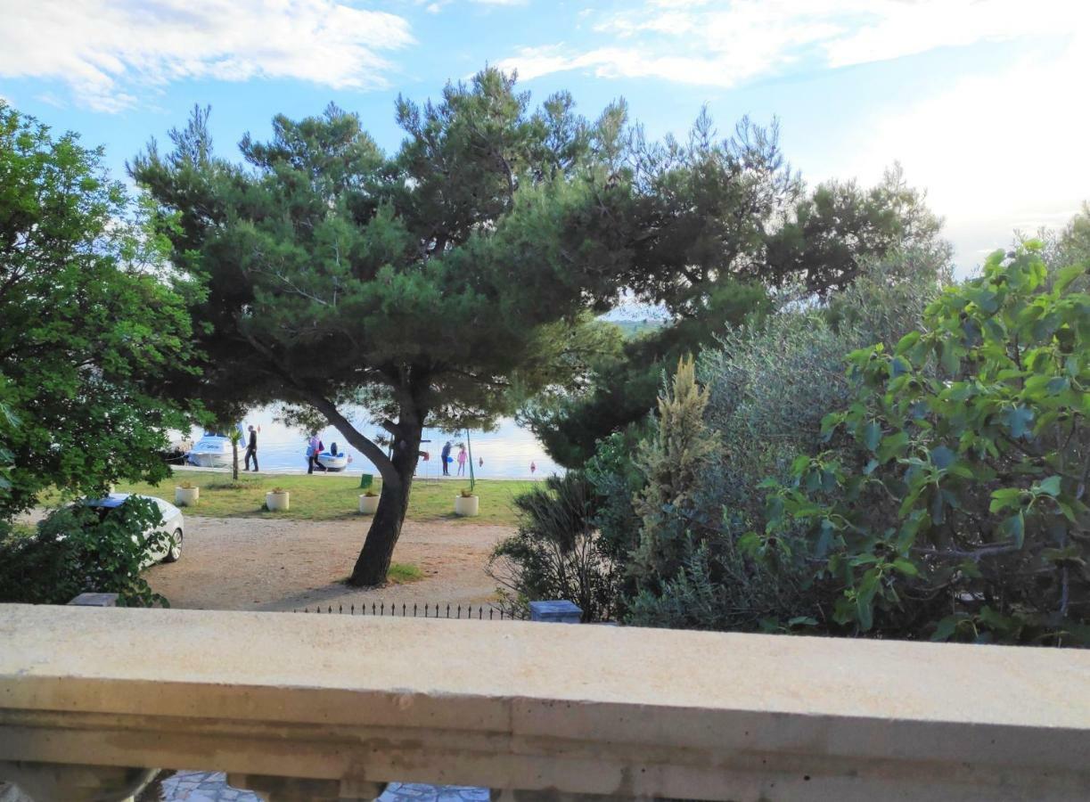 Villa Punta Blava - Beach Front, Ideal For Family Vacation With Kids, Large Terraces With Sea View, Internet, Netflix, No Pets Allowed Obrovac Extérieur photo