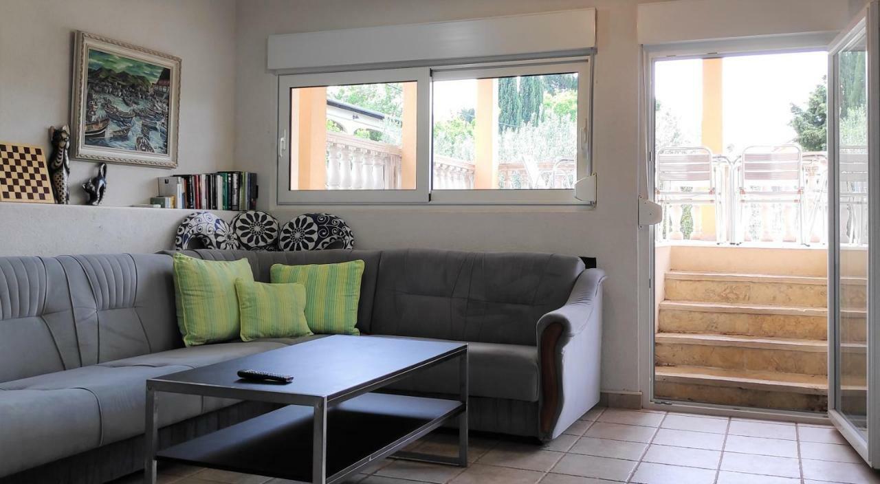 Villa Punta Blava - Beach Front, Ideal For Family Vacation With Kids, Large Terraces With Sea View, Internet, Netflix, No Pets Allowed Obrovac Extérieur photo