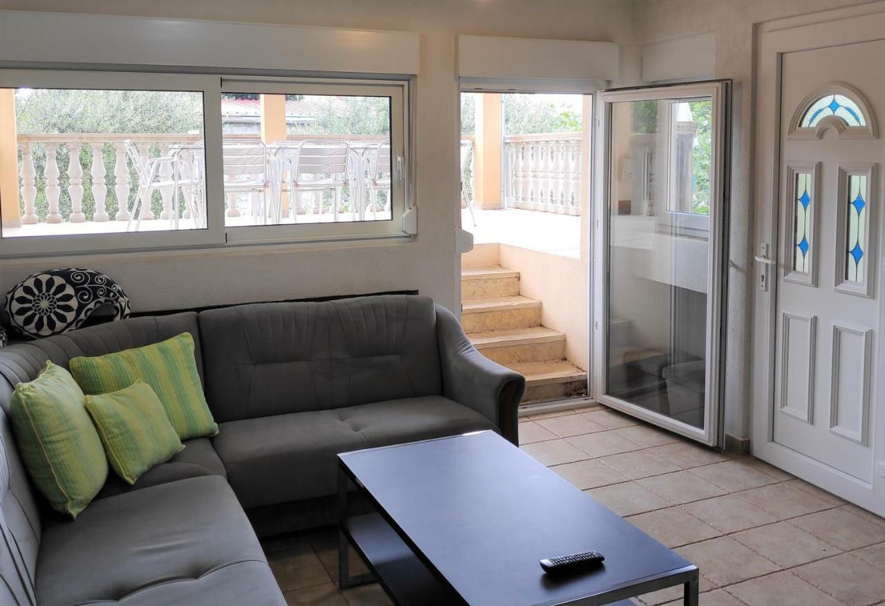 Villa Punta Blava - Beach Front, Ideal For Family Vacation With Kids, Large Terraces With Sea View, Internet, Netflix, No Pets Allowed Obrovac Extérieur photo