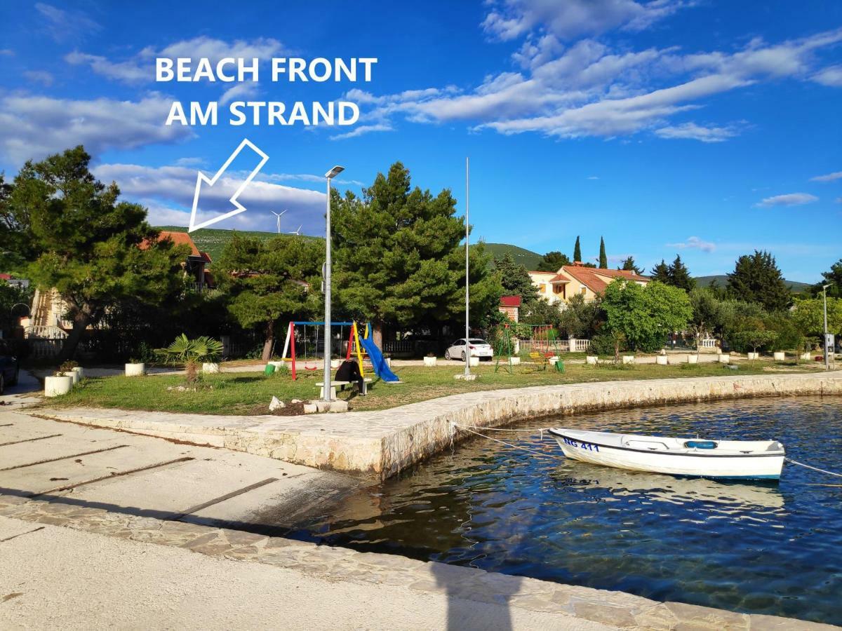 Villa Punta Blava - Beach Front, Ideal For Family Vacation With Kids, Large Terraces With Sea View, Internet, Netflix, No Pets Allowed Obrovac Extérieur photo
