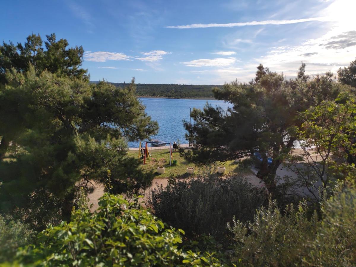 Villa Punta Blava - Beach Front, Ideal For Family Vacation With Kids, Large Terraces With Sea View, Internet, Netflix, No Pets Allowed Obrovac Extérieur photo
