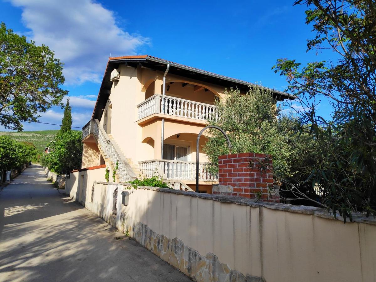 Villa Punta Blava - Beach Front, Ideal For Family Vacation With Kids, Large Terraces With Sea View, Internet, Netflix, No Pets Allowed Obrovac Extérieur photo