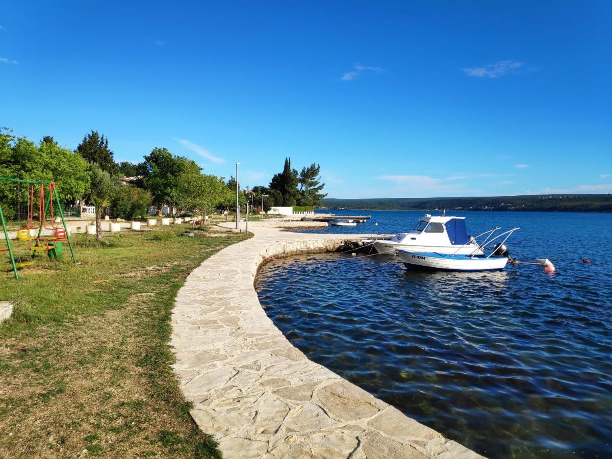Villa Punta Blava - Beach Front, Ideal For Family Vacation With Kids, Large Terraces With Sea View, Internet, Netflix, No Pets Allowed Obrovac Extérieur photo